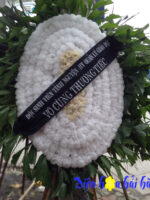 Vòng hoa viếng đám tang người mất trẻ tuổi tại Miền Bắc