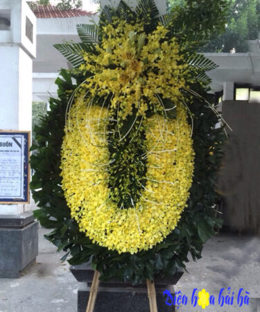 Vòng hoa viếng đám tang tại Hà Nội
