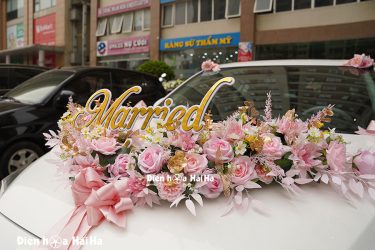 Hoa lụa kết xe cưới Married hồng cô dâu