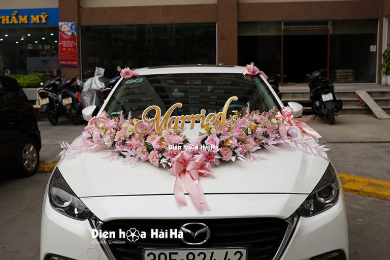 Hoa lụa kết xe cưới Married hồng cô dâu