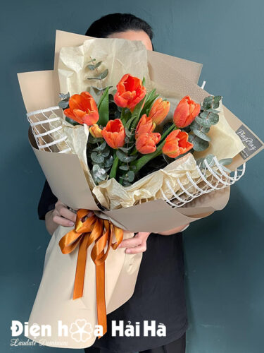 Bó hoa tulip màu cam - Love