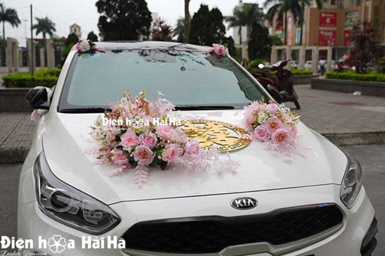 hoa trang trí xe cưới bằng lụa tông hồng Baby