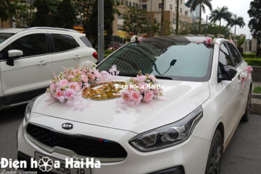 hoa trang trí xe cưới bằng lụa tông hồng Baby