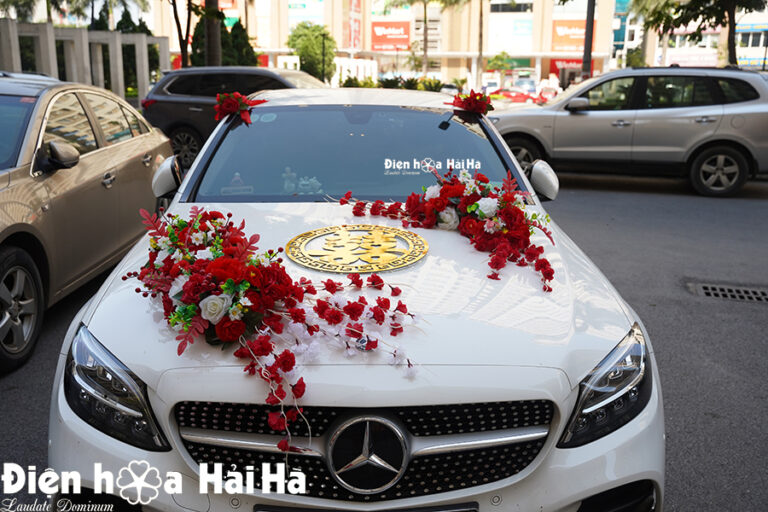 Mẫu hoa trang trí xe cưới hoa lụa Hạnh Phúc màu đỏ đẹp