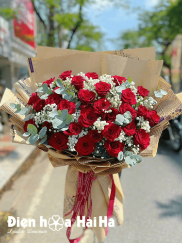 Bó hoa hồng đỏ tặng valenline - Sánh vai