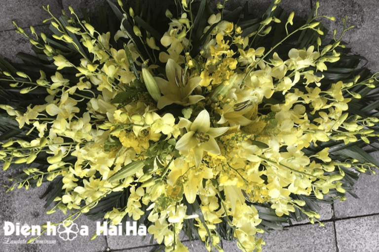 Hoa đặt trên nắp quan tài Mã HPT-005