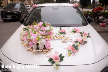 Mẫu hoa trang trí xe cưới hoa lụa nhập trắng hồng