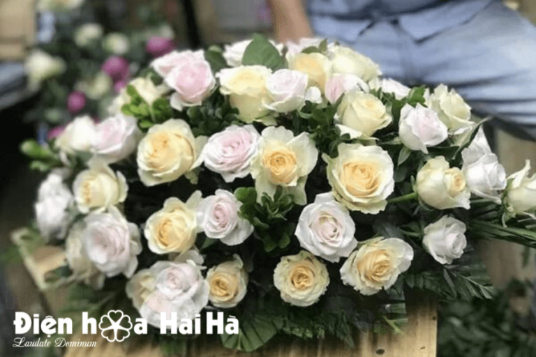 Hoa để bàn hội nghị - Hợp Tác