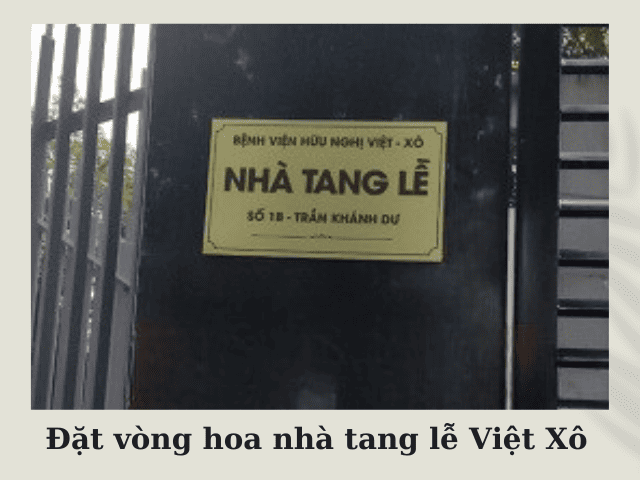 Đặt vòng hoa nhà tang lễ Việt Xô