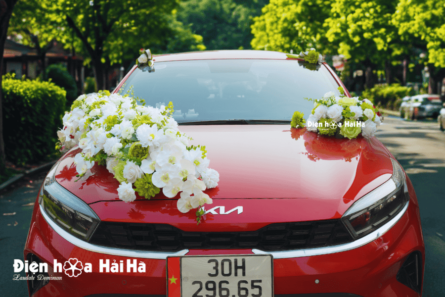 Bộ hoa lụa xe cưới Ngọc Lục Bảo hạnh phúc viên mãn trên xe màu đỏ