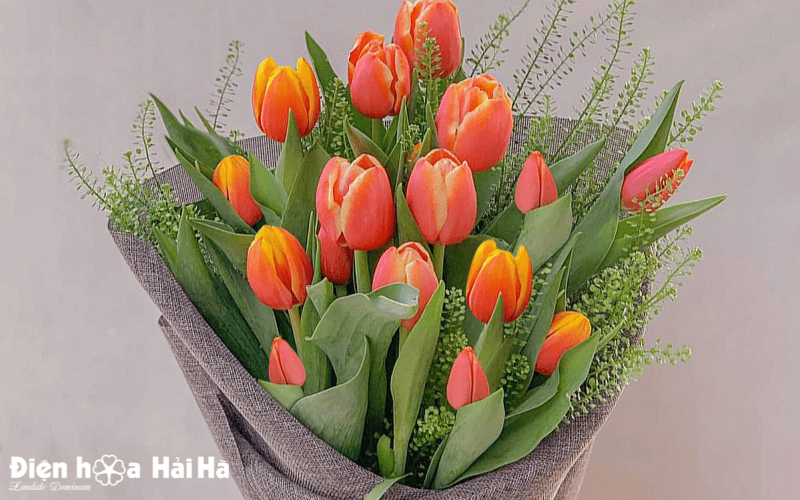 Bó hoa tặng nam giới mang sắc cam rực rỡ