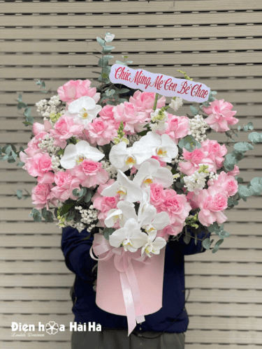 Giỏ Hoa Chúc Mừng Hoa Hồng Ngày Hạnh Phúc