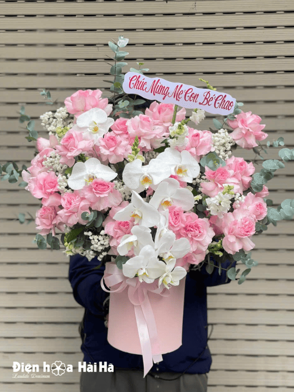 Giỏ Hoa Chúc Mừng Hoa Hồng Ngày Hạnh Phúc